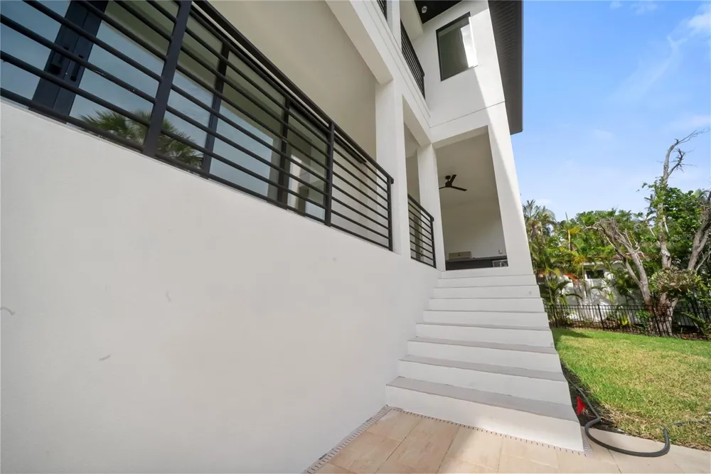 626 BUTTONWOOD DRIVE Longboat Key, FL 34228