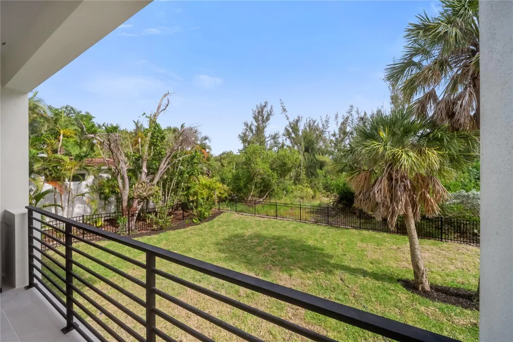 626 BUTTONWOOD DRIVE Longboat Key, FL 34228