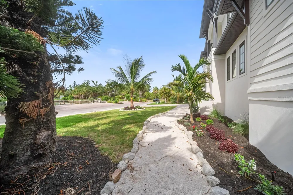 626 BUTTONWOOD DRIVE Longboat Key, FL 34228