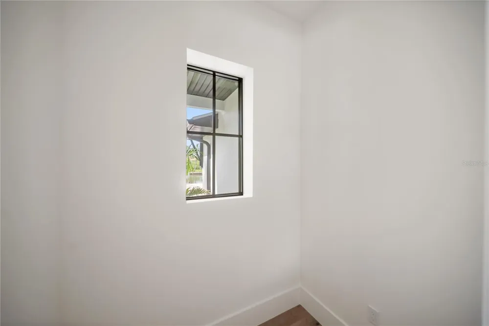 626 BUTTONWOOD DRIVE Longboat Key, FL 34228