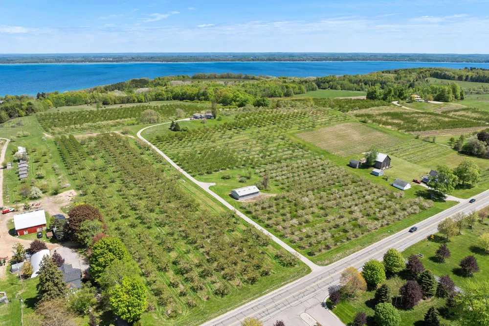 12586 Center Drive Peninsula Township, MI 49686