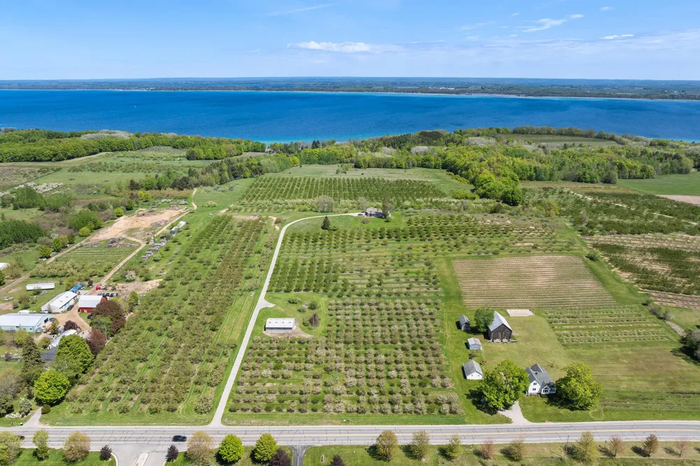 12586 Center Drive Peninsula Township, MI 49686