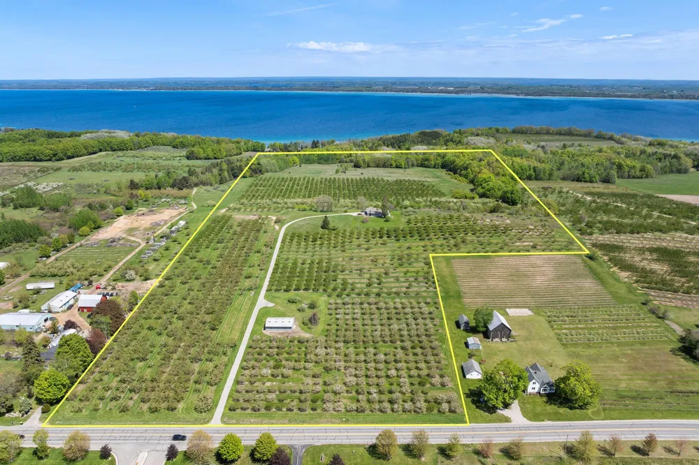 12586 Center Drive Peninsula Township, MI 49686