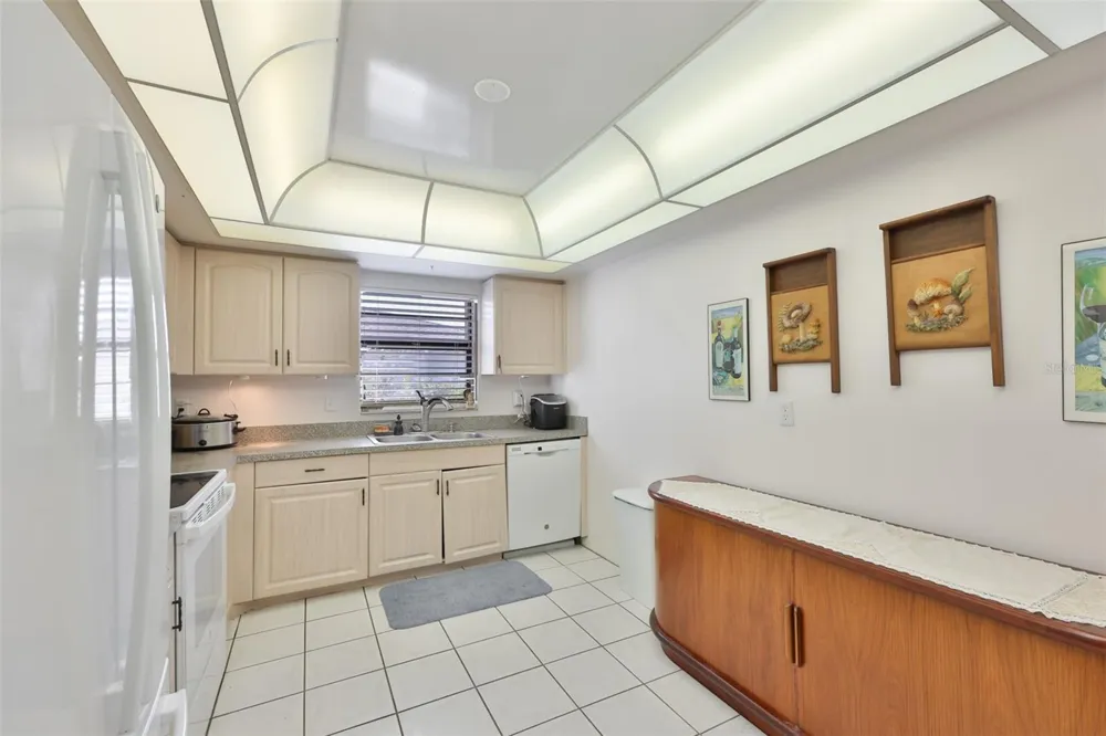 2611 LANCASTER DRIVE #33 Sun City Center, FL 33573