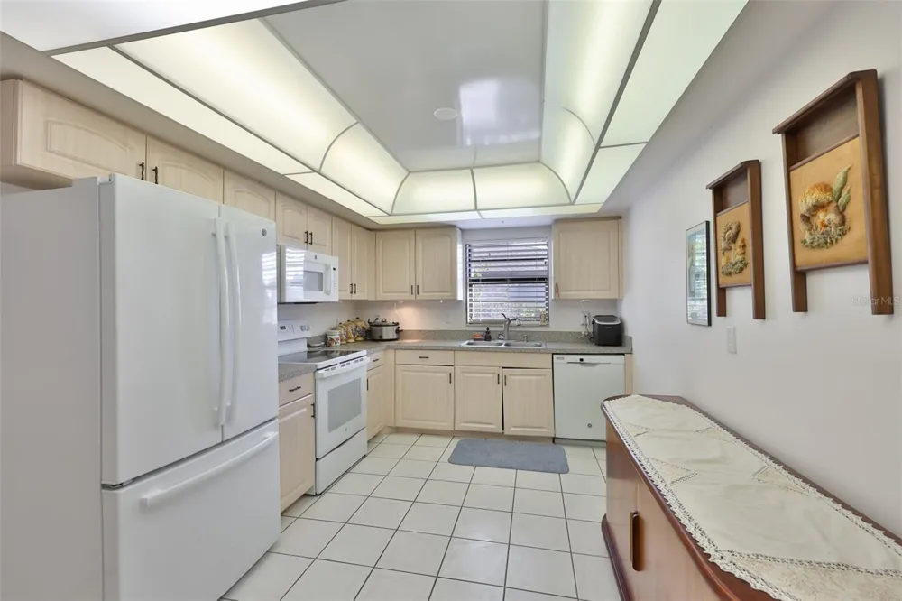 2611 LANCASTER DRIVE #33 Sun City Center, FL 33573