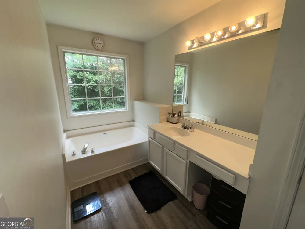 1017 Willow Crest LNDG Austell, GA 30168
