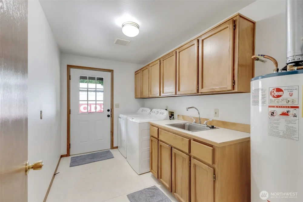 39322 310th Avenue SE Enumclaw, WA 98022
