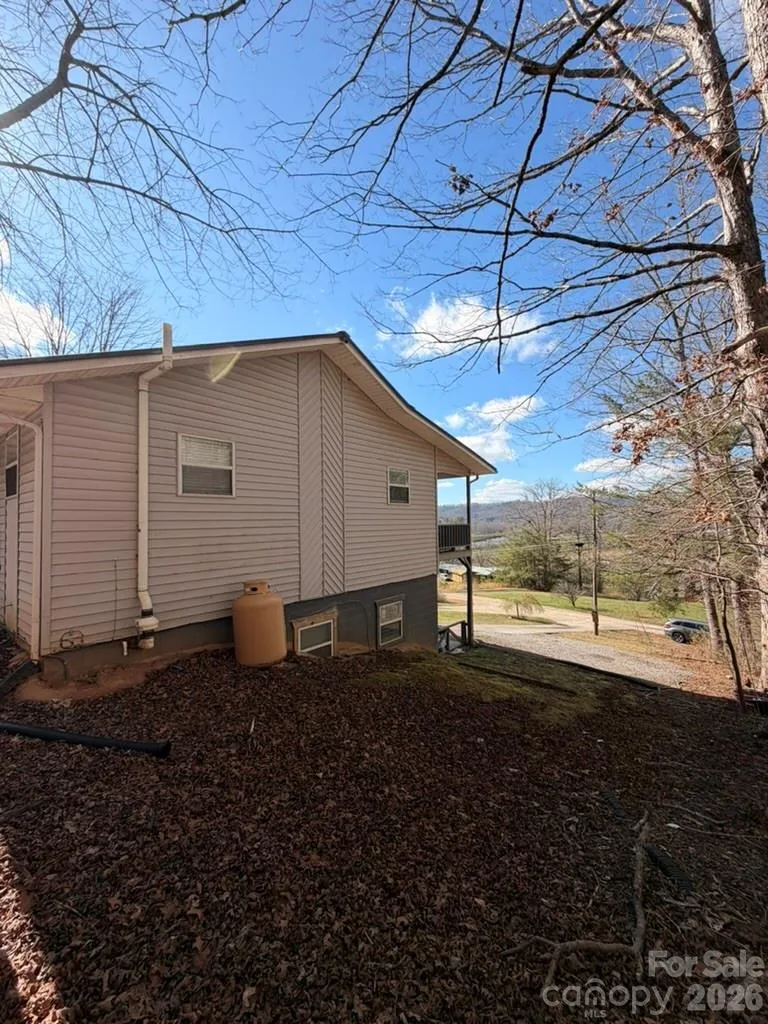 281 Cherrywood Circle Hayesville, NC 28904