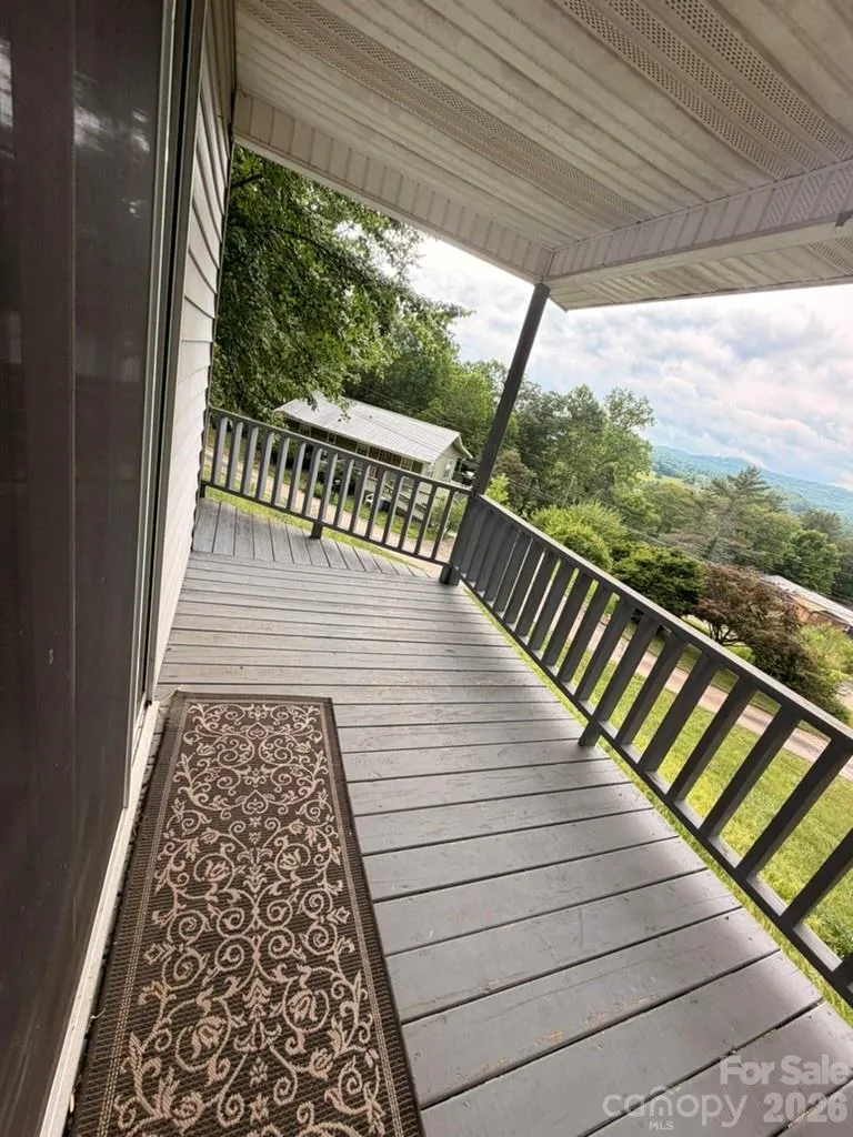 281 Cherrywood Circle Hayesville, NC 28904