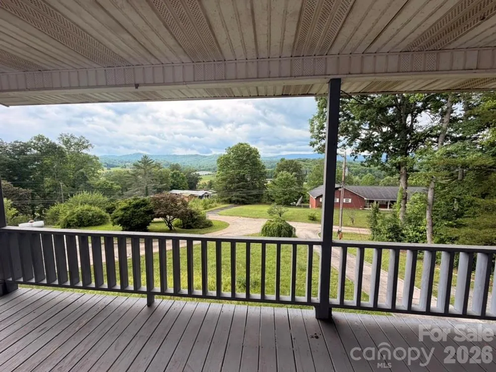 281 Cherrywood Circle Hayesville, NC 28904