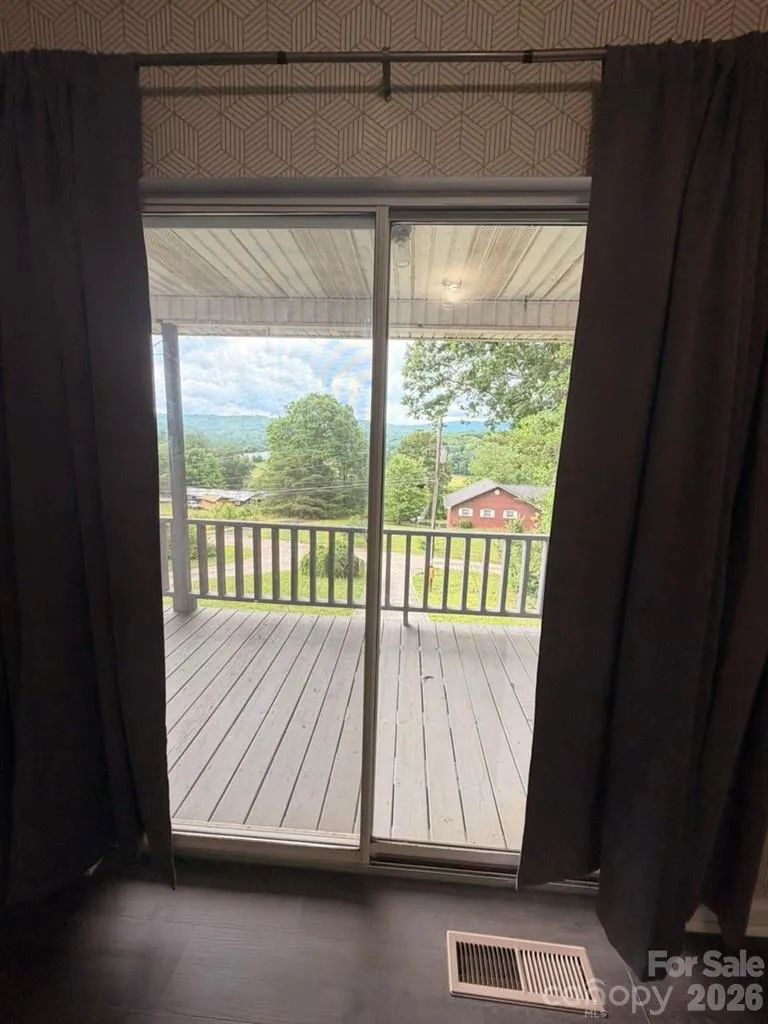281 Cherrywood Circle Hayesville, NC 28904