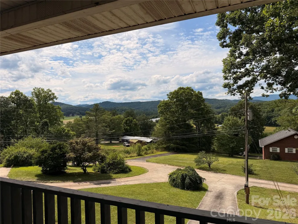 281 Cherrywood Circle Hayesville, NC 28904
