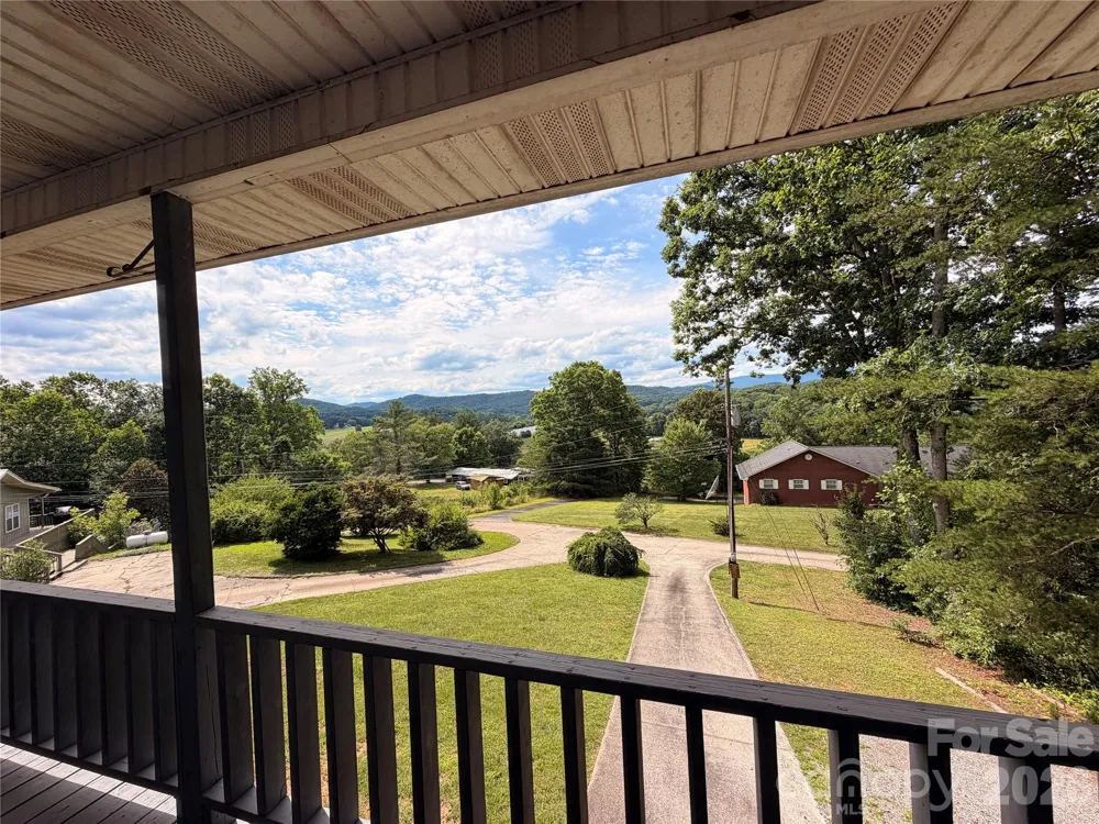 281 Cherrywood Circle Hayesville, NC 28904