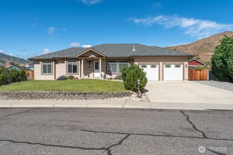 1020 Crest Loop