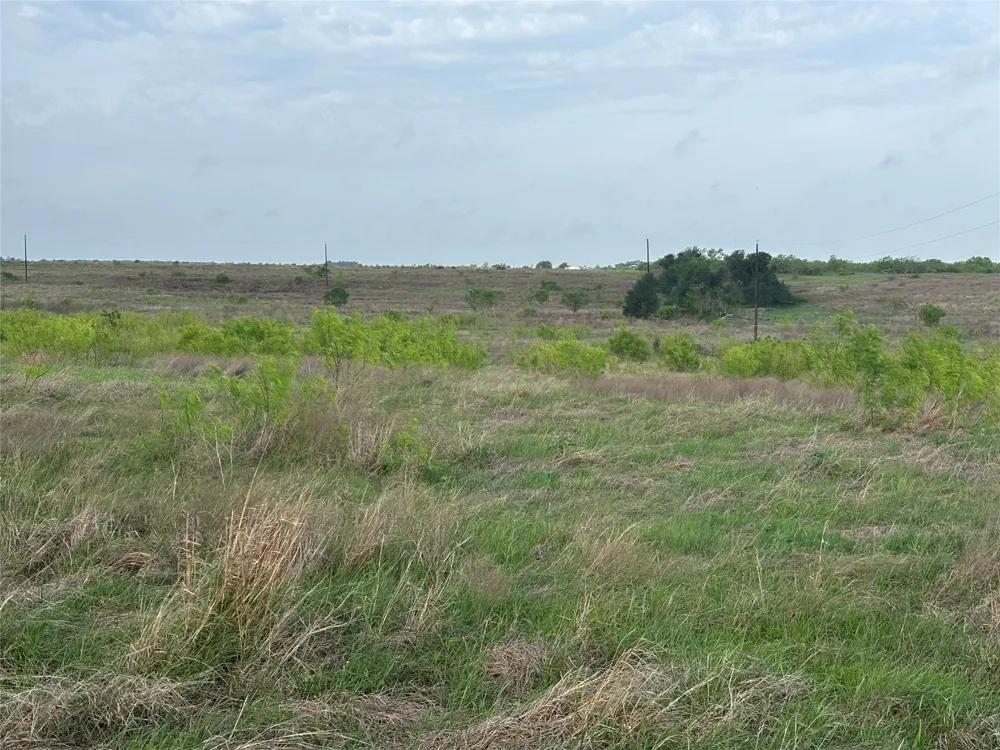CR 471 Thrall, TX 76578