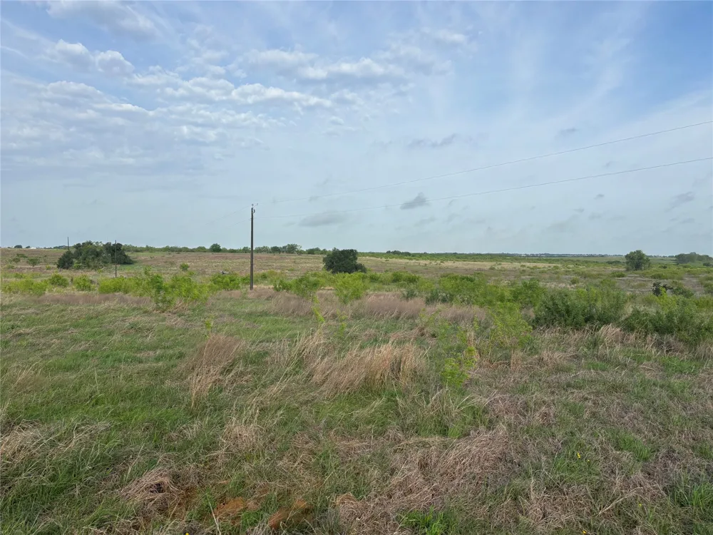 CR 471 Thrall, TX 76578