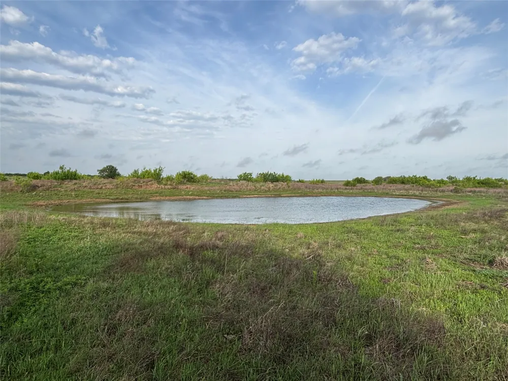 CR 471 Thrall, TX 76578
