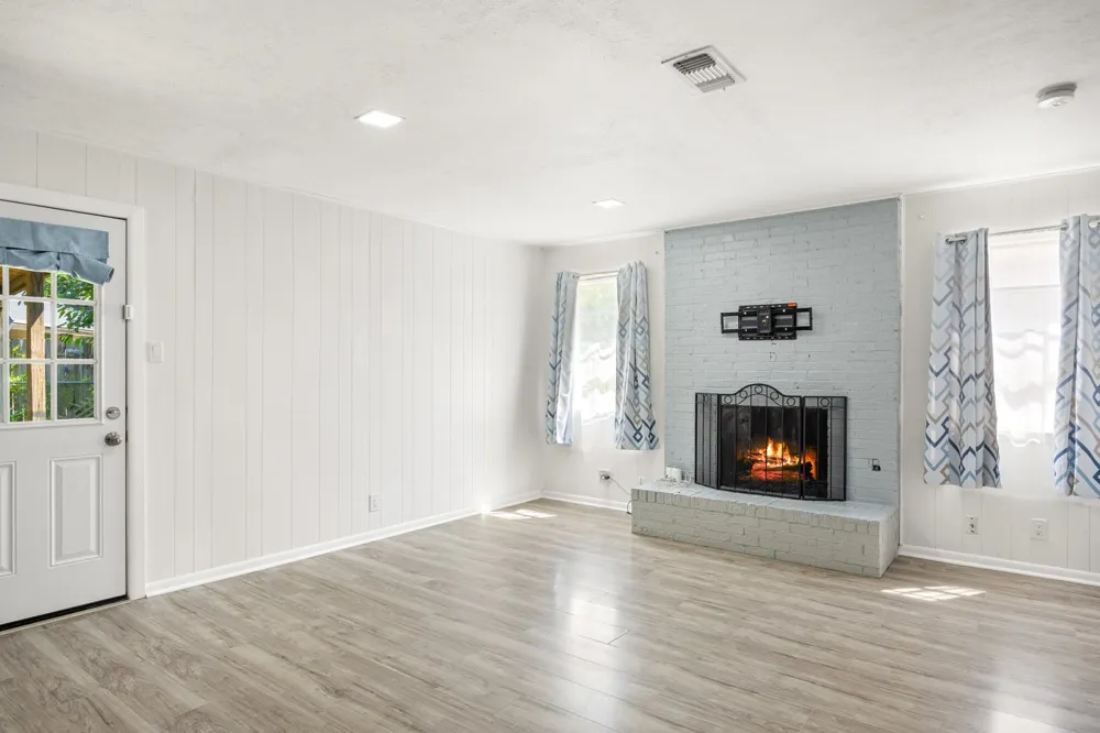 401 Langley Avenue Everman, TX 76140