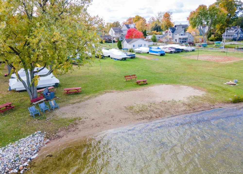 2900 Hensman Street Keego Harbor City, MI 48320