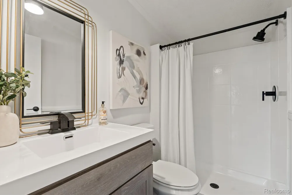 2900 Hensman Street Keego Harbor City, MI 48320