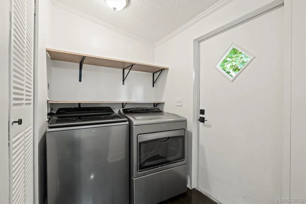 2900 Hensman Street Keego Harbor City, MI 48320
