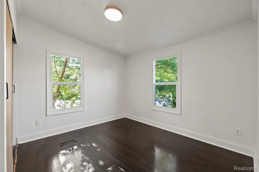 2900 Hensman Street Keego Harbor City, MI 48320