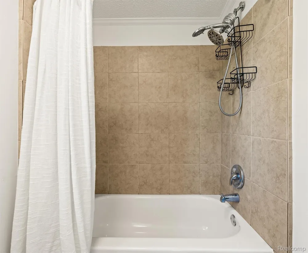 2900 Hensman Street Keego Harbor City, MI 48320