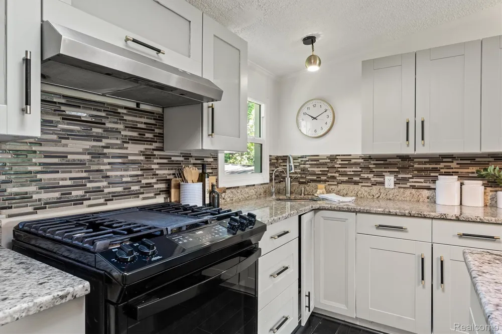 2900 Hensman Street Keego Harbor City, MI 48320