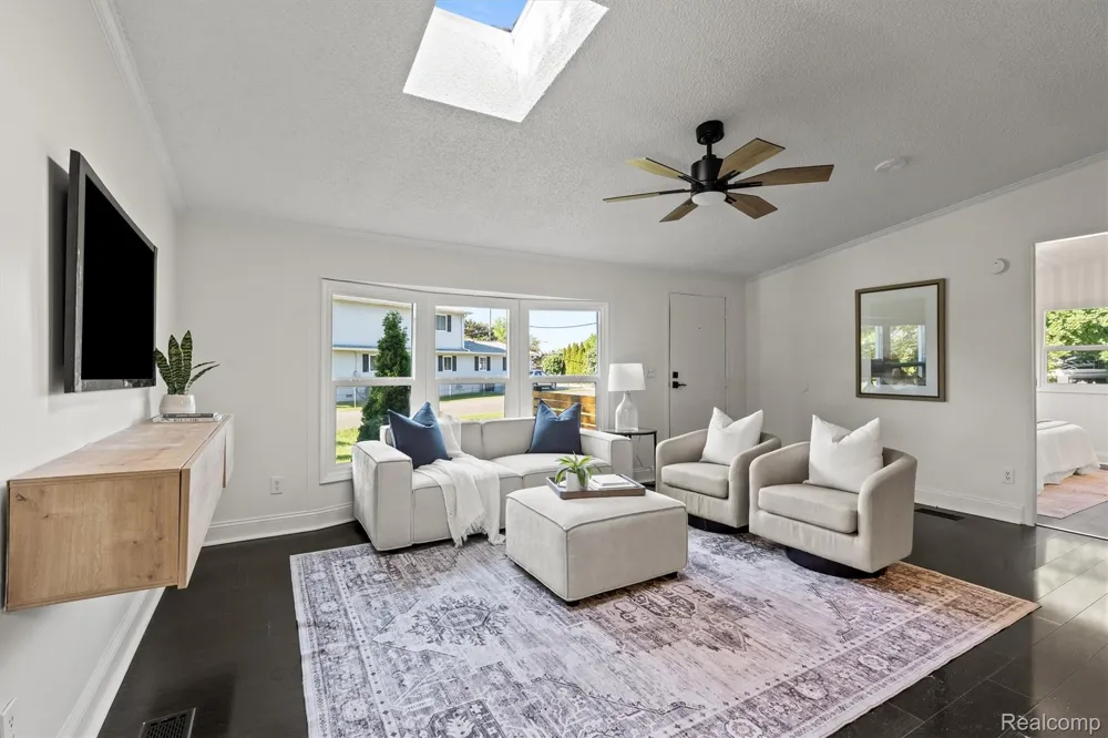 2900 Hensman Street Keego Harbor City, MI 48320