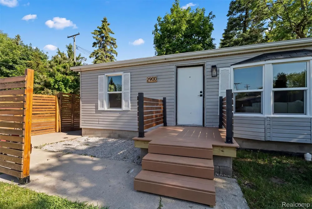 2900 Hensman Street Keego Harbor City, MI 48320