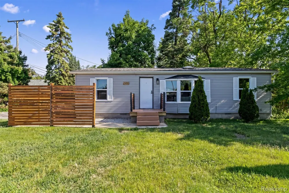 2900 Hensman Street Keego Harbor City, MI 48320