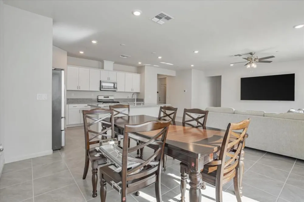 2051 Rosewood Drive Hollister, CA 95023