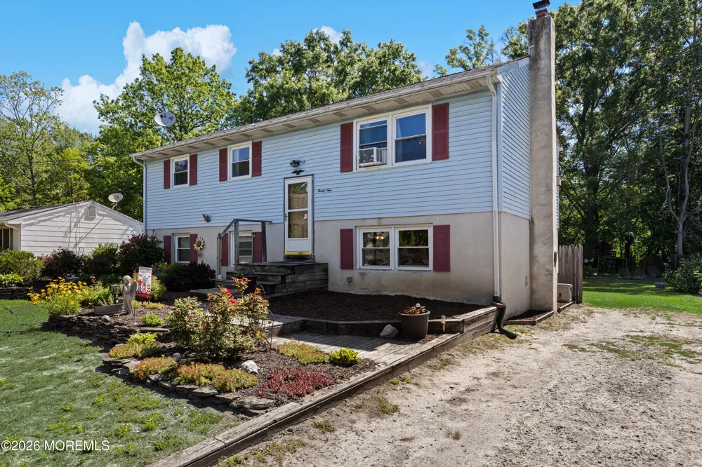 31 W Shore Drive Southampton, NJ 08088
