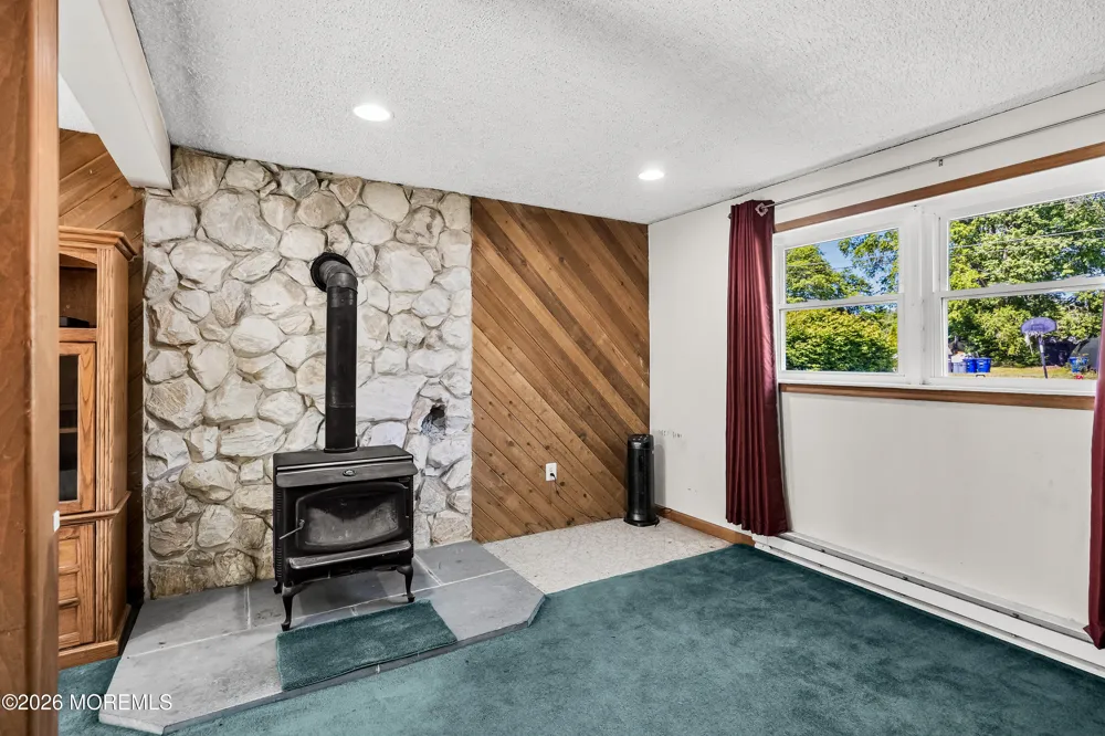 31 W Shore Drive Southampton, NJ 08088