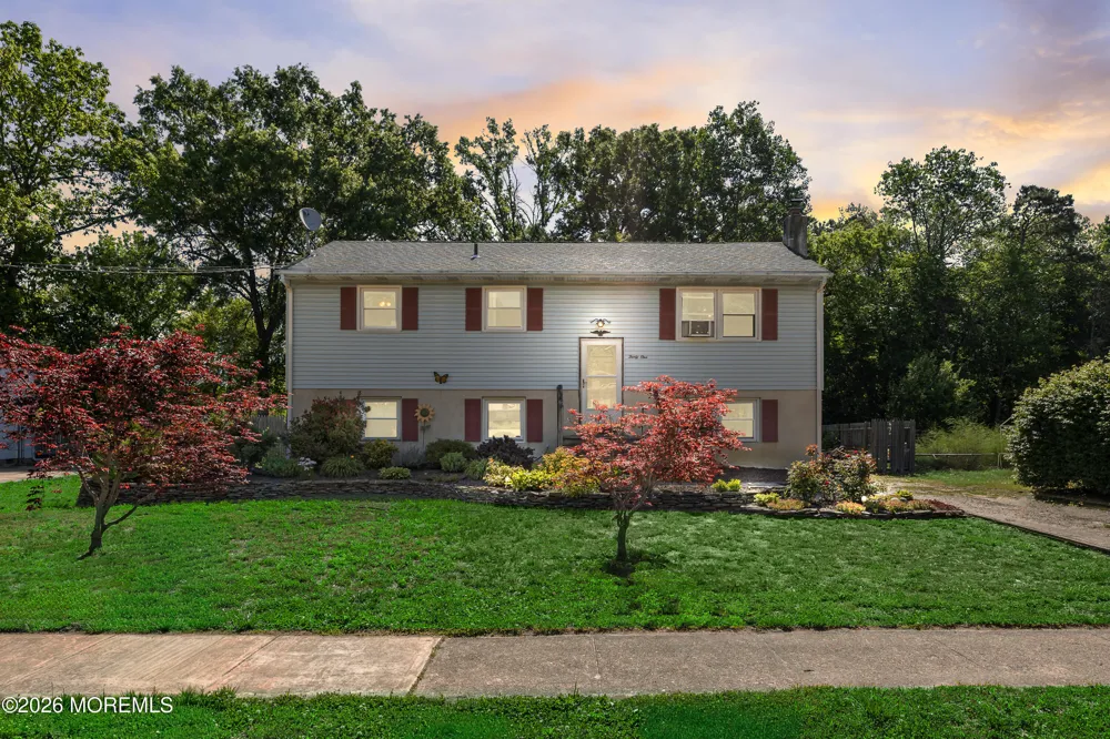31 W Shore Drive Southampton, NJ 08088