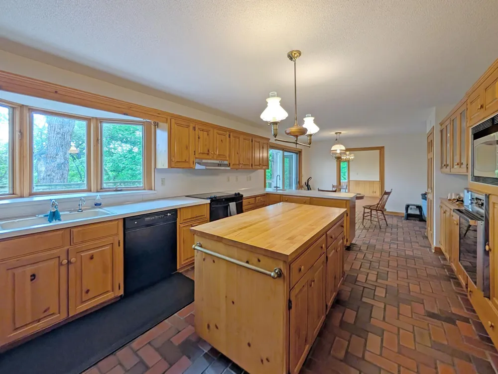 16220 Hayes Avenue Carver, MN 55315