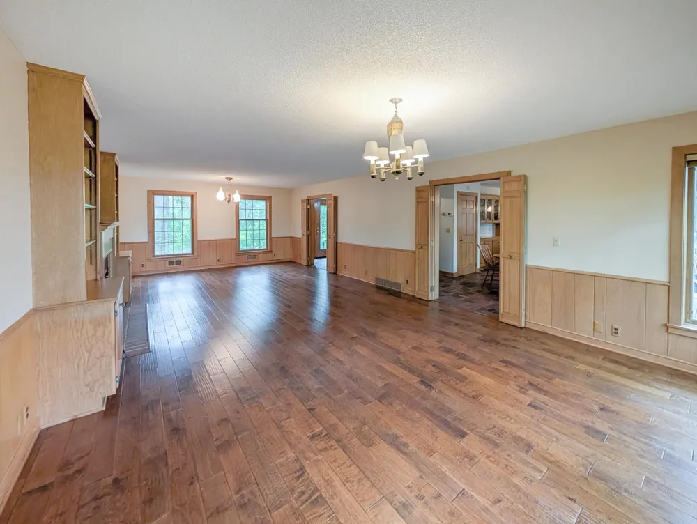 16220 Hayes Avenue Carver, MN 55315