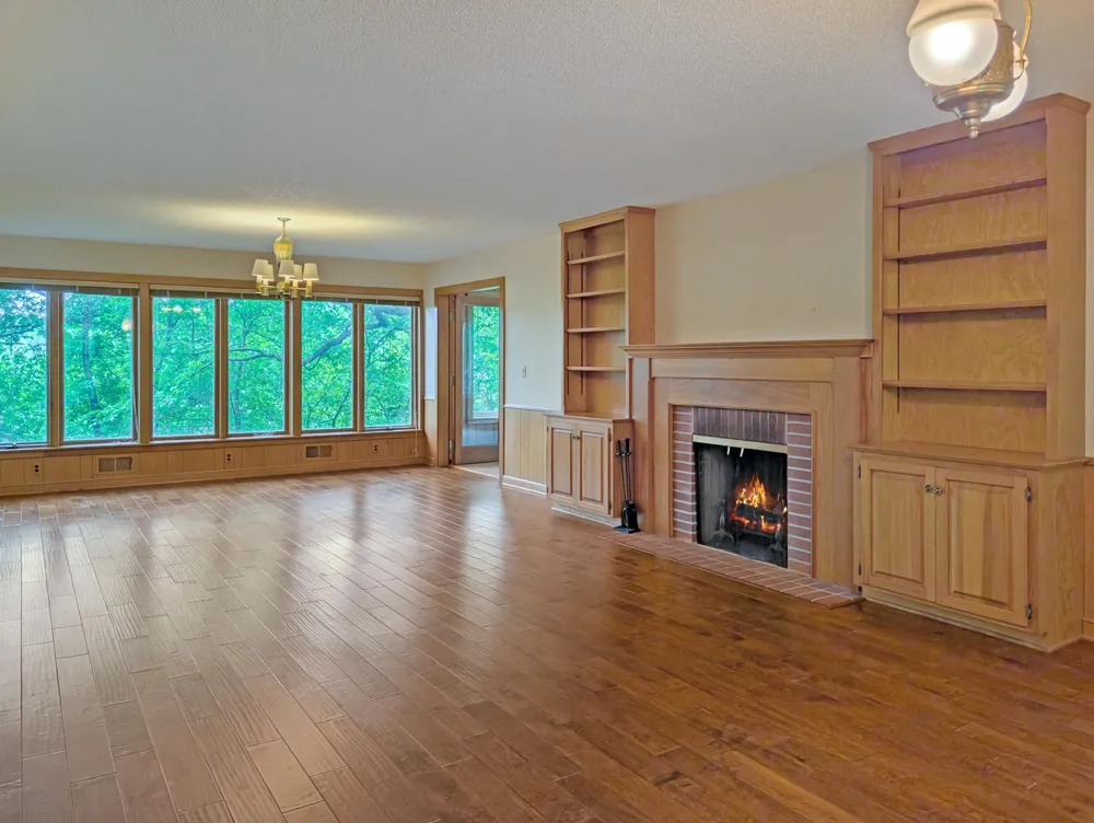 16220 Hayes Avenue Carver, MN 55315