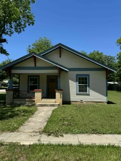 230 SW Live Oak