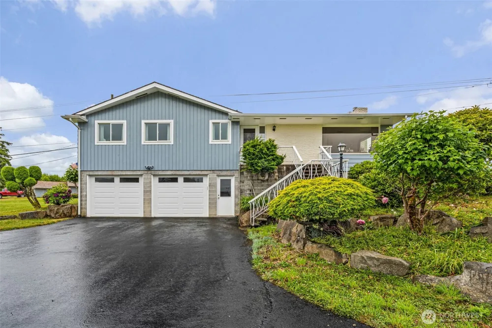 209 Harrison Street South Bend, WA 98586