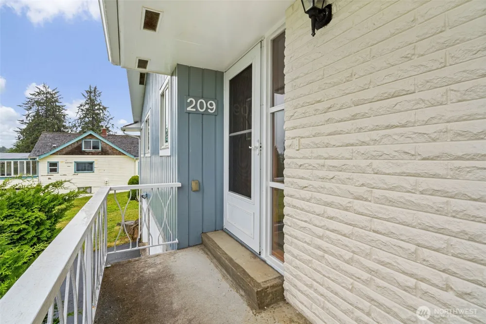 209 Harrison Street South Bend, WA 98586