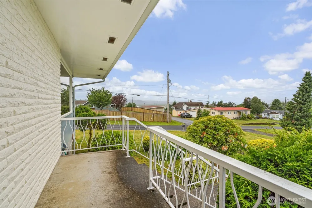 209 Harrison Street South Bend, WA 98586
