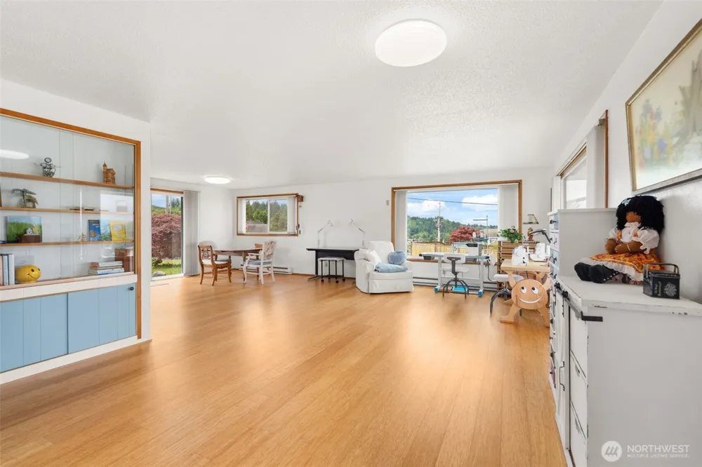 209 Harrison Street South Bend, WA 98586