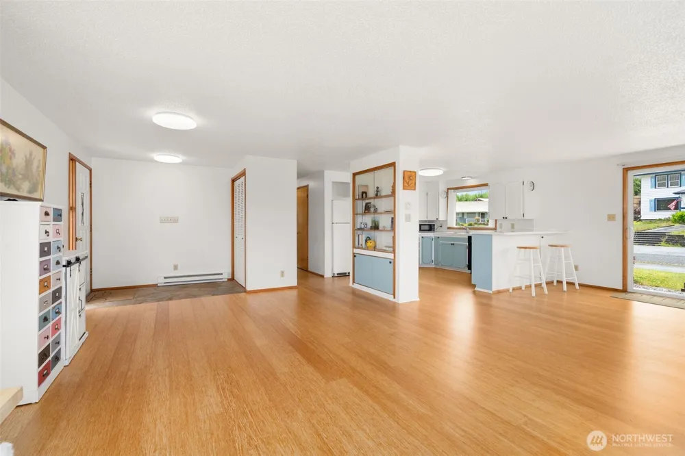 209 Harrison Street South Bend, WA 98586