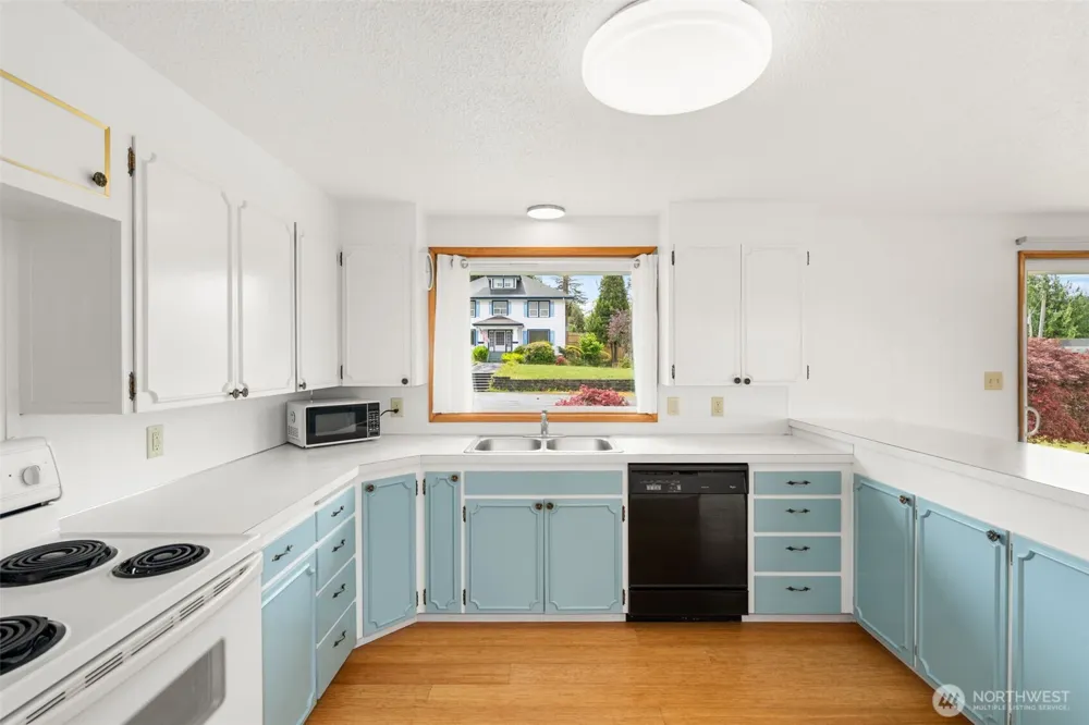 209 Harrison Street South Bend, WA 98586