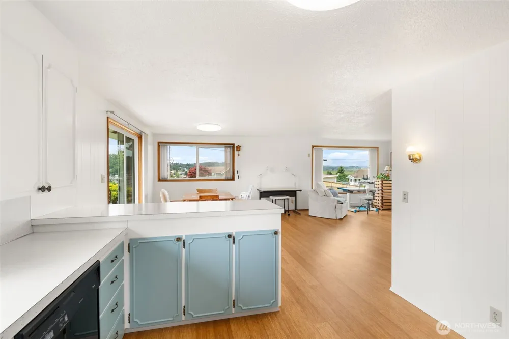 209 Harrison Street South Bend, WA 98586