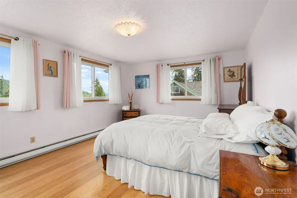 209 Harrison Street South Bend, WA 98586