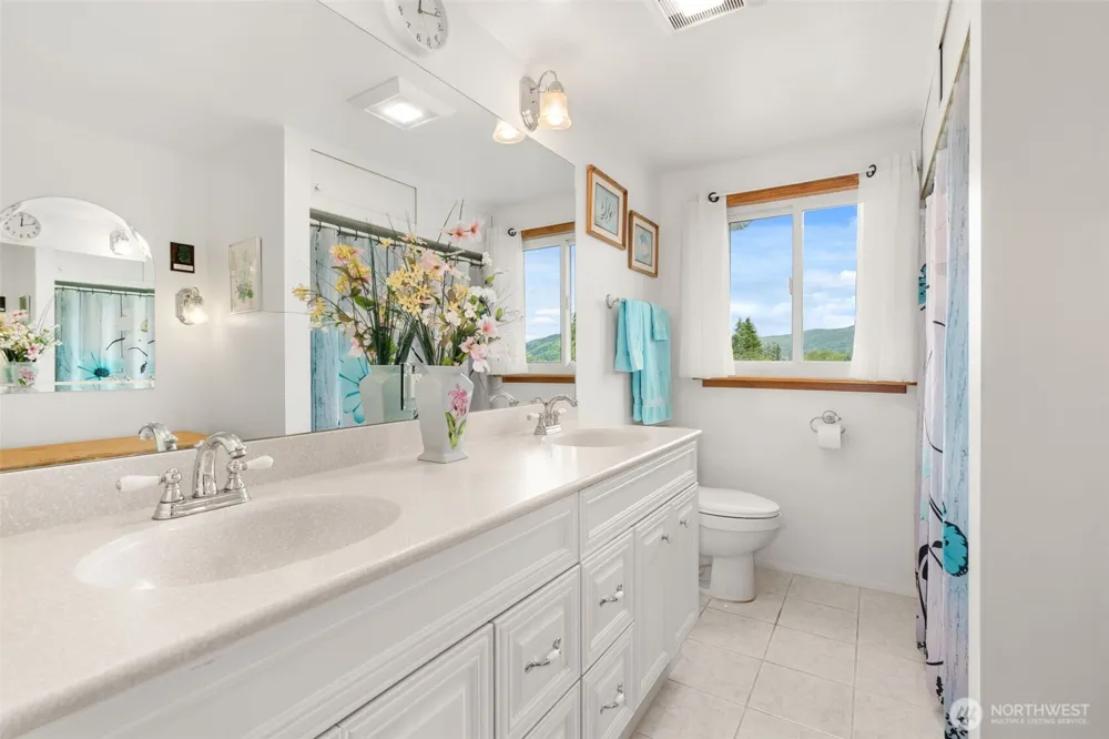 209 Harrison Street South Bend, WA 98586