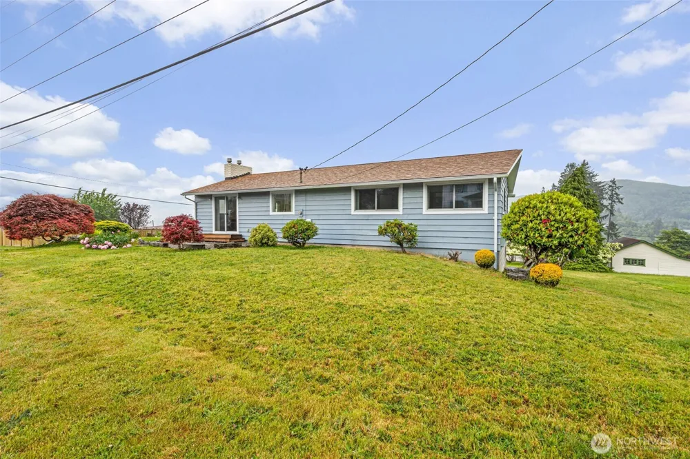 209 Harrison Street South Bend, WA 98586