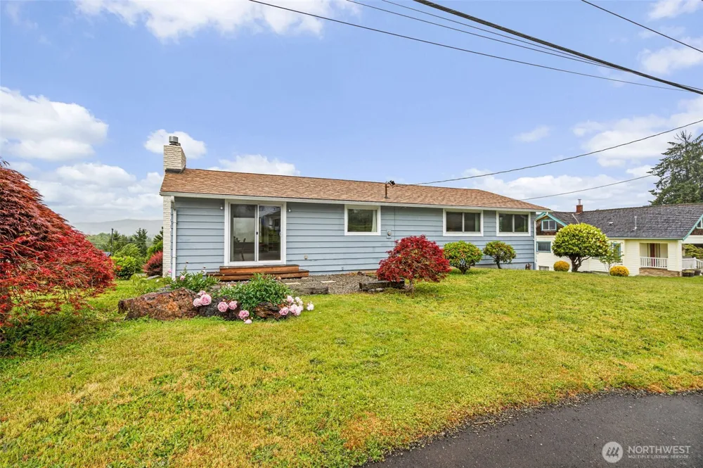 209 Harrison Street South Bend, WA 98586